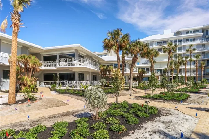 1851  Gulf Shore N BLVD, Naples, FL 34102