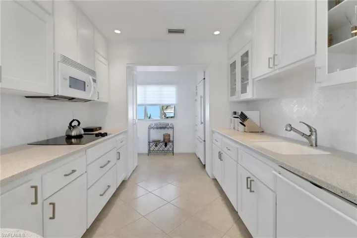 1851  Gulf Shore N BLVD, Naples, FL 34102