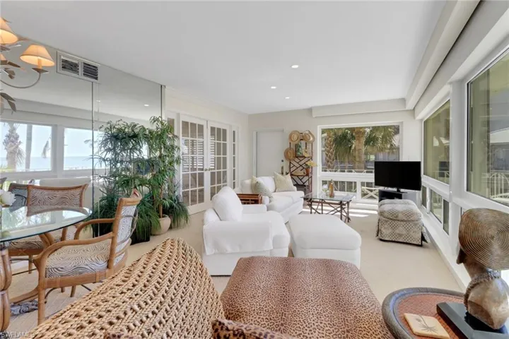 1851  Gulf Shore N BLVD, Naples, FL 34102