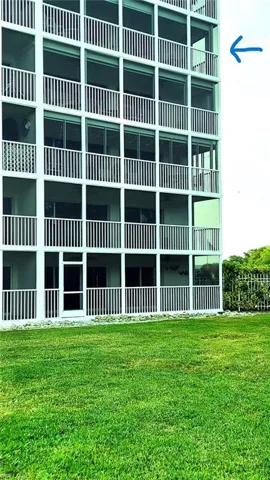 Corner Unit on 4th Floor Quiet Nearest to Beach and Park Entry