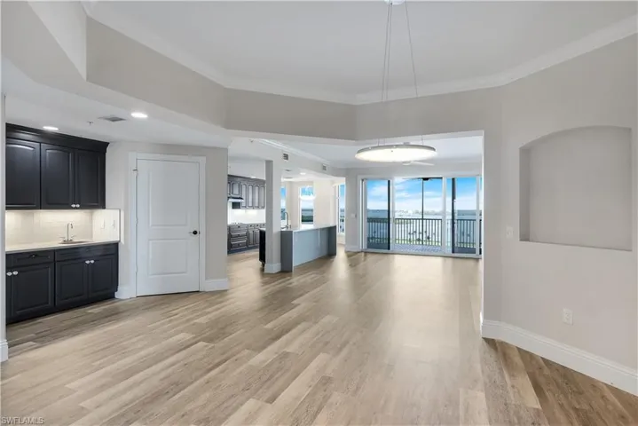Dining area and wet bar