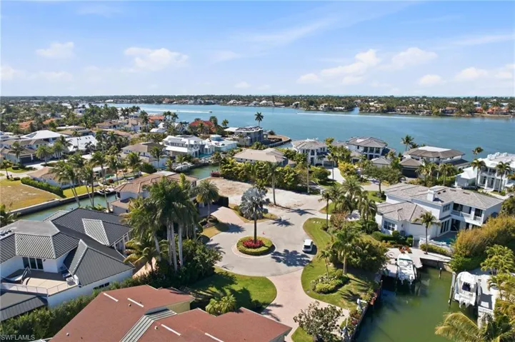 1670 Dolphin Ct, Naples, Florida 34102