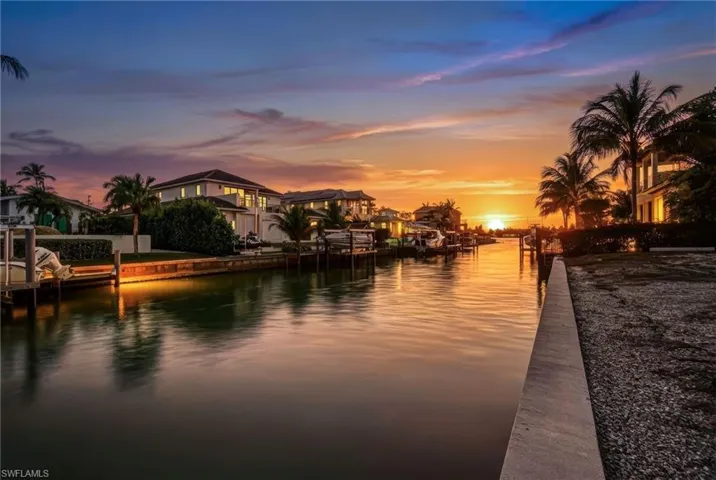 1670 Dolphin Ct, Naples, Florida 34102