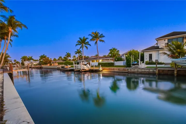 1670 Dolphin Ct, Naples, Florida 34102
