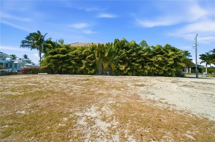 1670 Dolphin Ct, Naples, Florida 34102