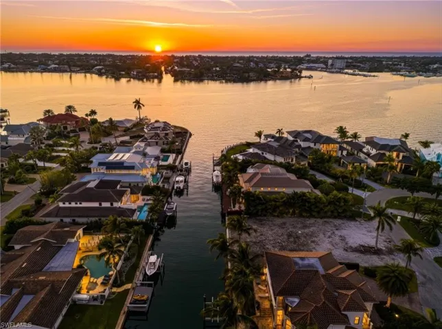 1670 Dolphin Ct, Naples, Florida 34102