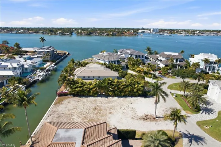 1670 Dolphin Ct, Naples, Florida 34102