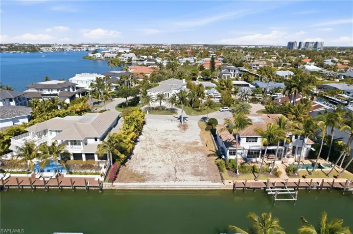 1670 Dolphin Ct, Naples, Florida 34102
