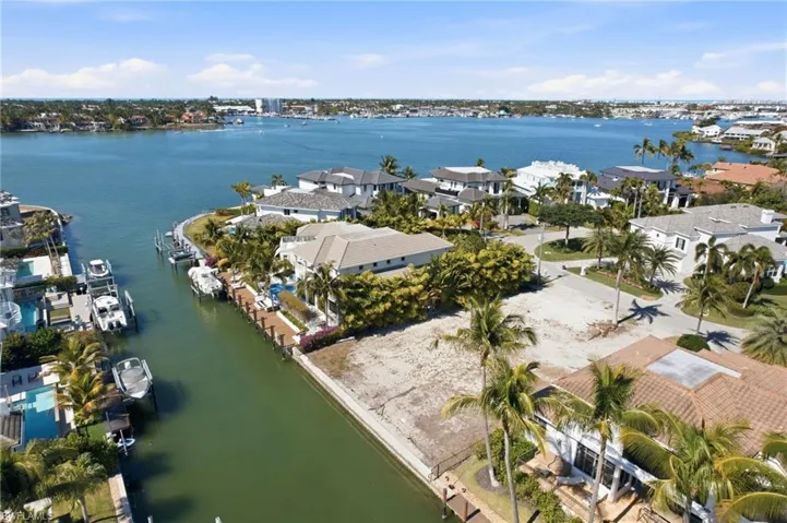 1670 Dolphin Ct, Naples, Florida 34102