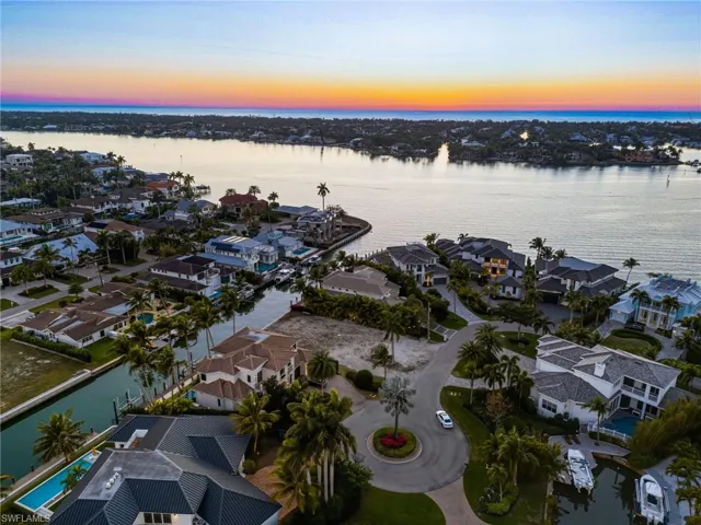 1670 Dolphin Ct, Naples, Florida 34102