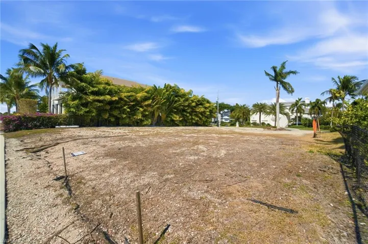 1670 Dolphin Ct, Naples, Florida 34102