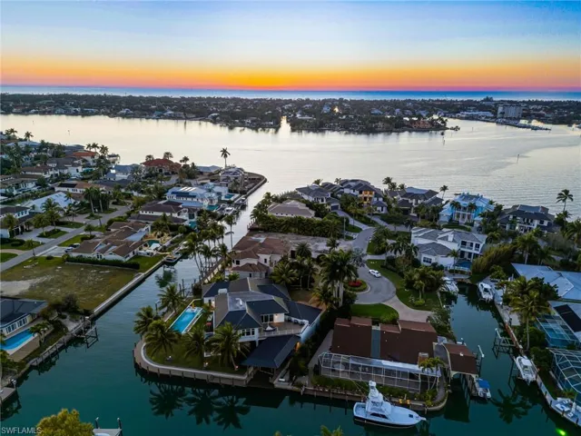 1670 Dolphin Ct, Naples, Florida 34102