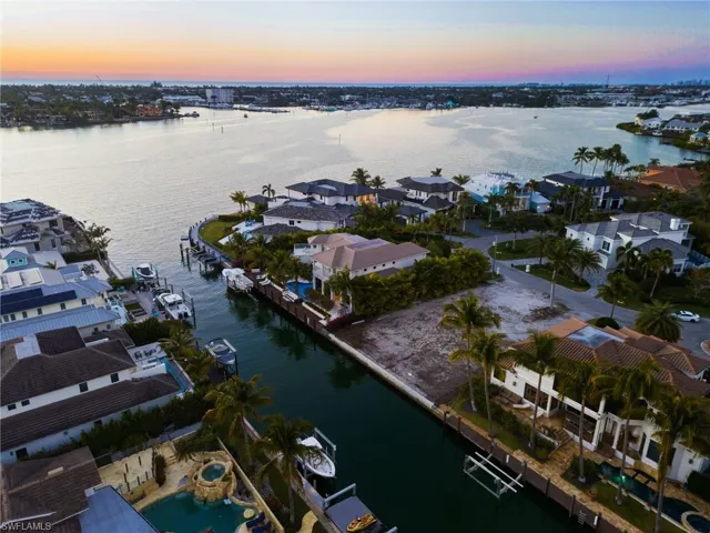 1670 Dolphin Ct, Naples, Florida 34102