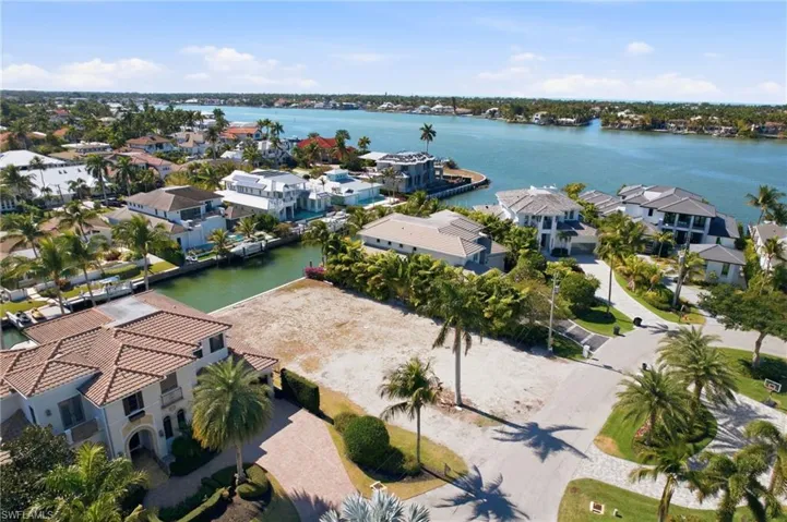 1670 Dolphin Ct, Naples, Florida 34102