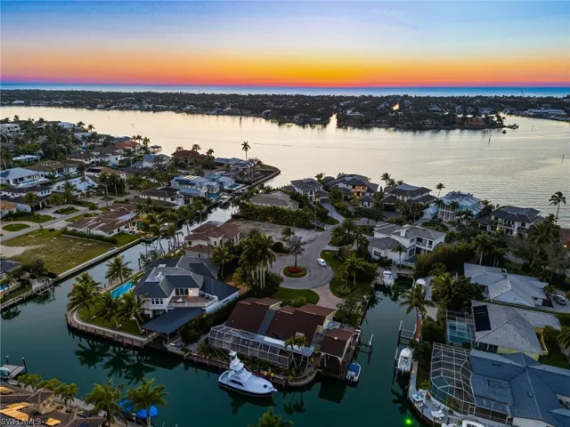 1670 Dolphin Ct, Naples, Florida 34102