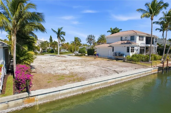 1670 Dolphin Ct, Naples, Florida 34102