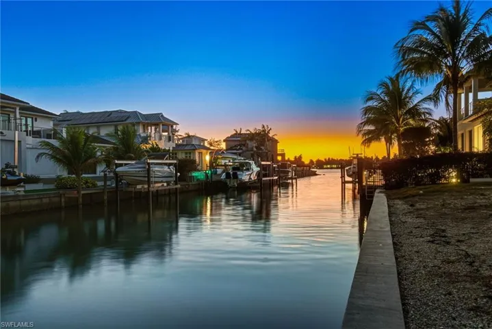 1670 Dolphin Ct, Naples, Florida 34102