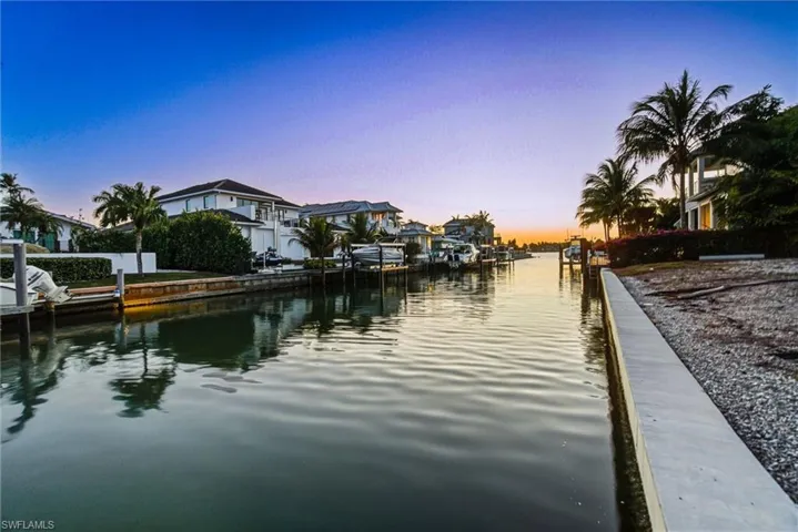 1670 Dolphin Ct, Naples, Florida 34102