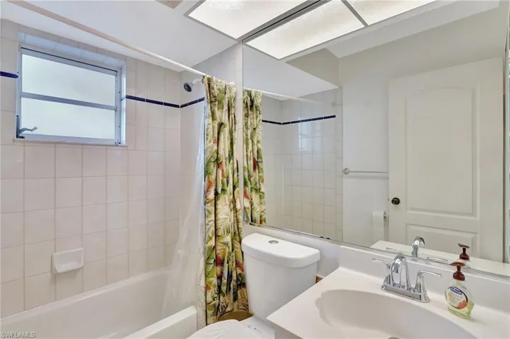 Full bathroom featuring vanity, toilet, and shower / bath combo with shower curtain