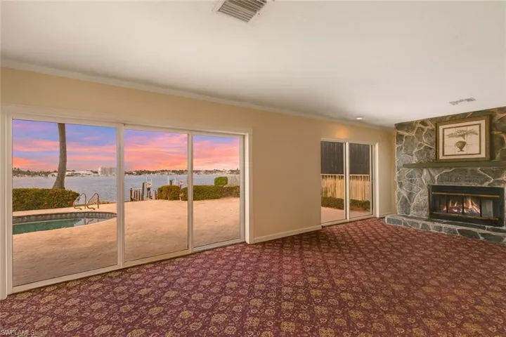 1535 Dolphin Ln, Naples, Florida 34102