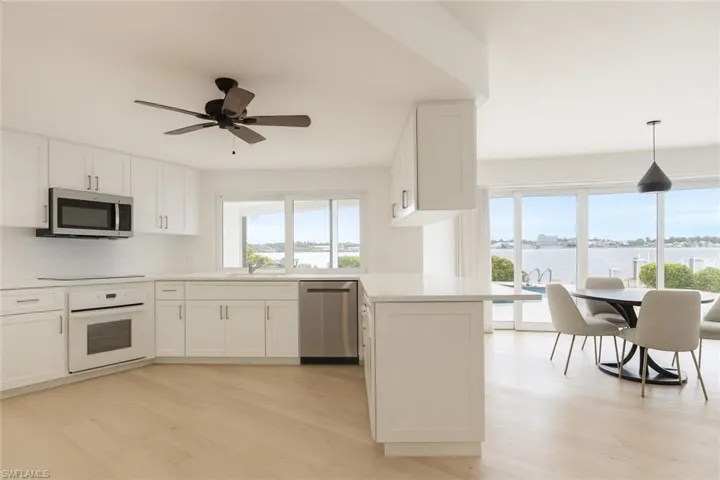 1535 Dolphin Ln, Naples, Florida 34102