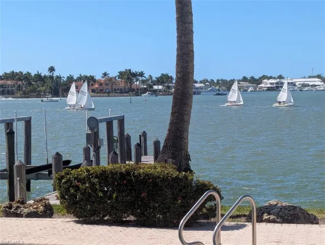 1535 Dolphin Ln, Naples, Florida 34102