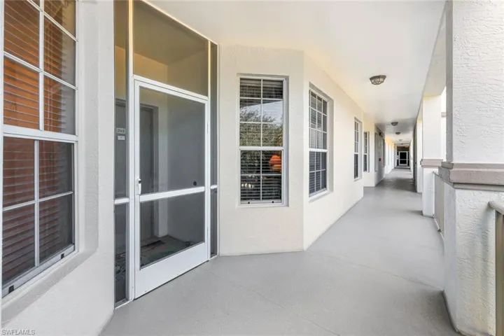 8241  Parkstone  PL, Naples, FL 34120