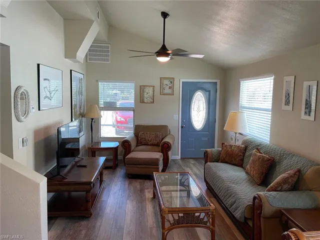 5462-Living Room Area