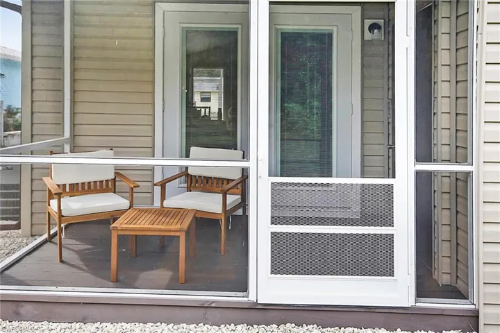 5460- Rear Screened Porch.