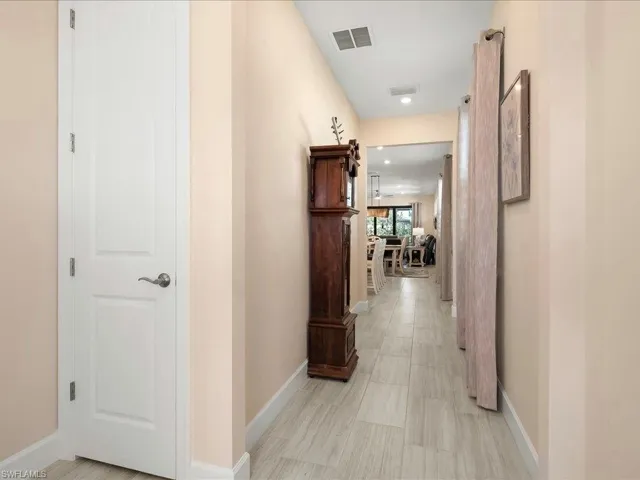 Foyer w/ Closet