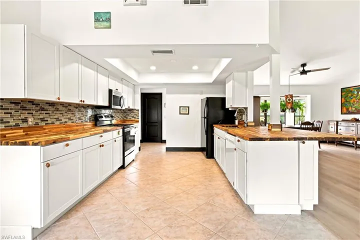 28 Ne 19th Ct, Cape Coral, Florida 33909