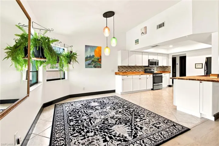 28 Ne 19th Ct, Cape Coral, Florida 33909