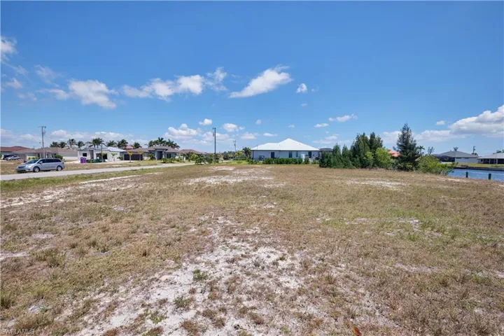 View of yard with a residential view
