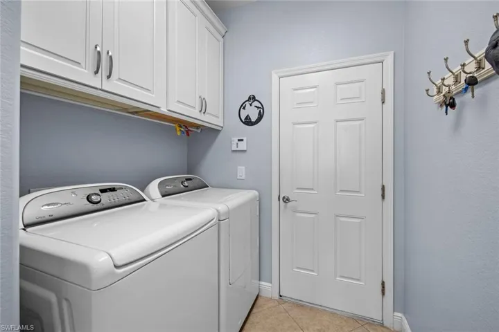 Laundry room w/upper cabinets