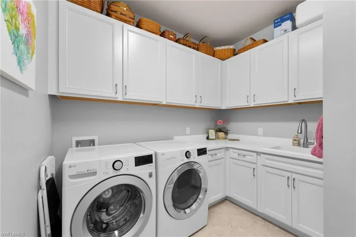 Finished laundry room w/cabinets and sink