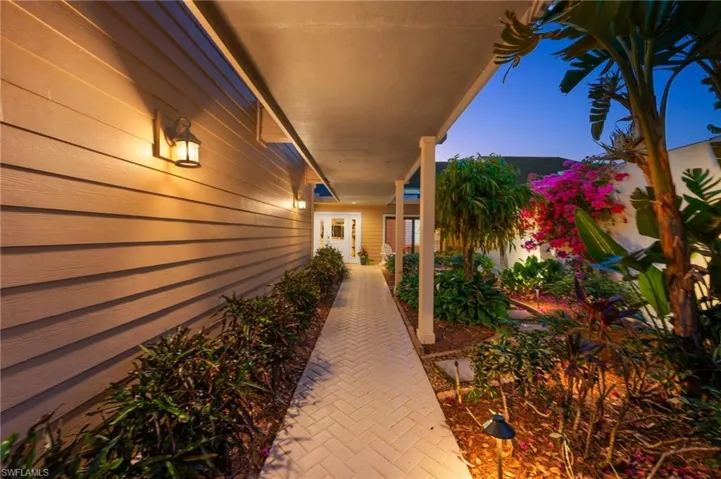 397  Edgemere N WAY, Naples, FL 34105