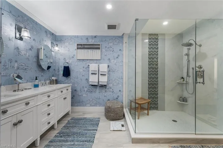 397  Edgemere N WAY, Naples, FL 34105