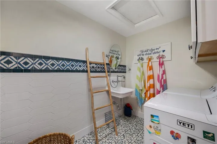 397  Edgemere N WAY, Naples, FL 34105
