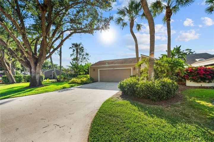 397  Edgemere N WAY, Naples, FL 34105