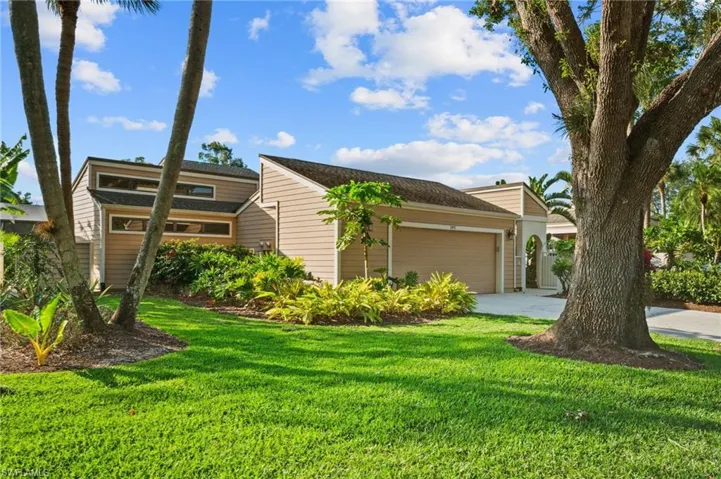 397  Edgemere N WAY, Naples, FL 34105