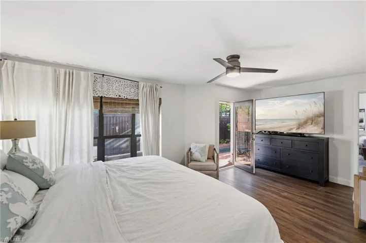 556 Bay Villas Ln, Naples, Florida 34108