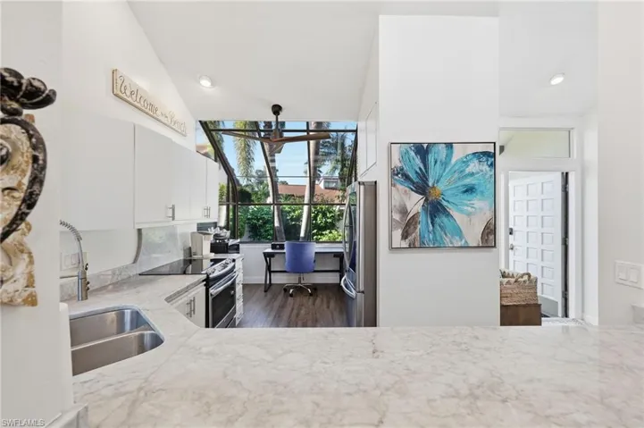 556 Bay Villas Ln, Naples, Florida 34108