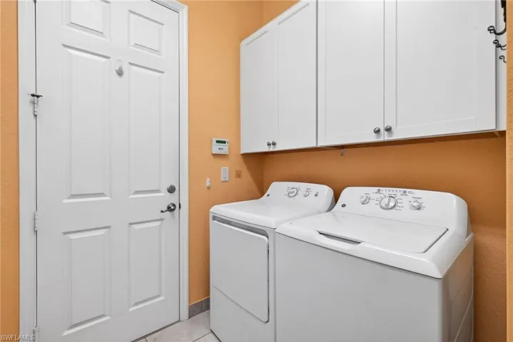 Laundry Room - GE Washer & Dryer