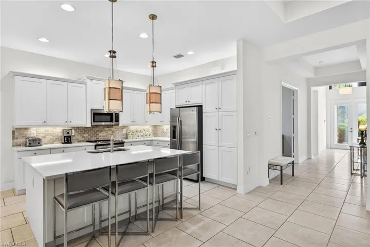 Kitchen with Under/Over Cabinet Lighting