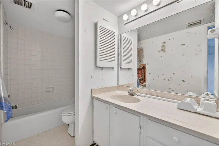 3443 Gulf Shore Blvd N 607, Naples, Florida 34103