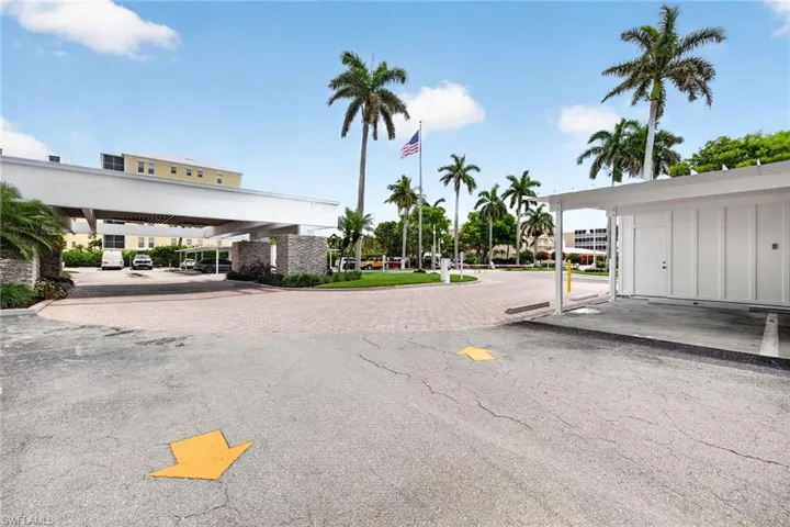 3443 Gulf Shore Blvd N 607, Naples, Florida 34103