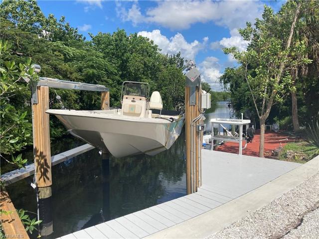 Lift w/ Boat in it