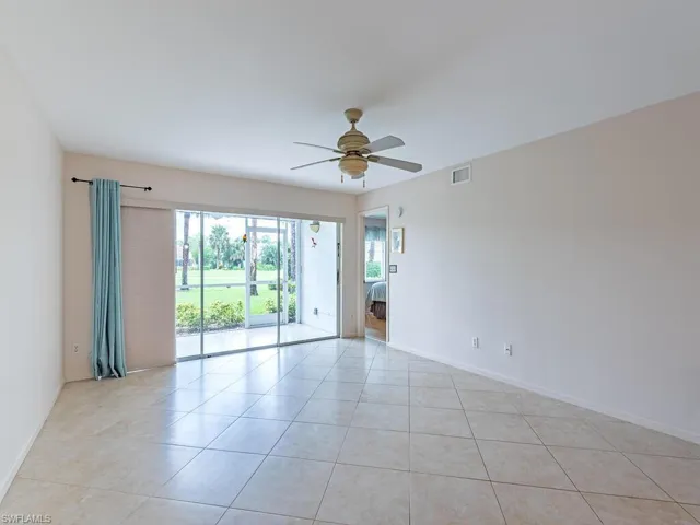 Tiled empty room with ceiling fan