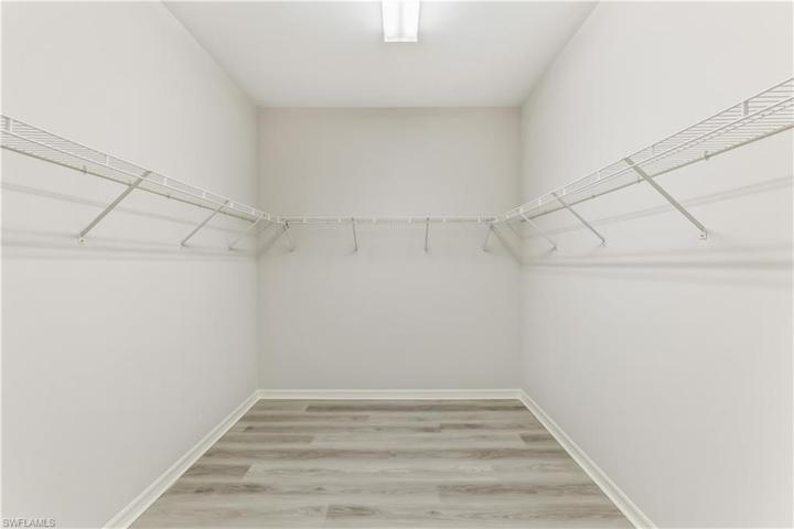 Master Bedroom Walk In Closet