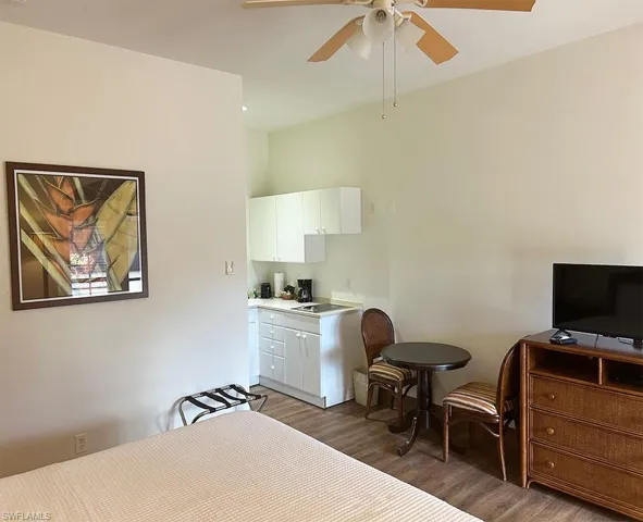 25000  Tamiami E TRL, Naples, FL 34114